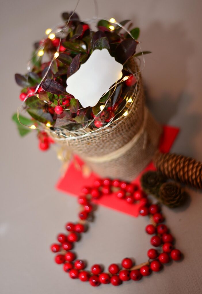 plant pot, autumn arrangement, decoration, autumnal, autumn flowers, floral decorations, floral greeting, autumn decoration, fairy lights, heart, copy space, congratulation, gartulieren